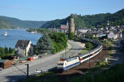 EuroCity mit Lok der Baureihe 101 im Rheintal in Oberwesel