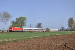 Lok der Baureihe 101 mit ehemaligem Metropolitan-Zug