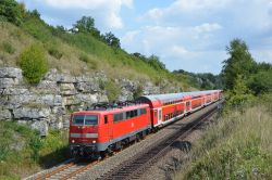 E-Lok der DB-Baureihe 111 im Altmühltal mit RE München - Nürnberg