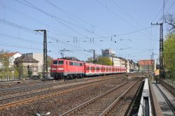 E-Lok der DB-Baureihe 111 auf der Nürnberger S-Bahn Linie S1 in Fürth