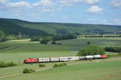 Diesellok der DB Baureihe 212 befährt die Fränkische Saaletalbahn Gemünden–Bad Kissingen mit Unkrautvernichtungszug