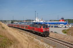 Diesellok Baureihe 218 in Lübeck-Travemünde am Skandinavienkai