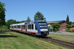 Dieseltriebwagen LINT 54 AKN Baureihe 622 auf der A1 Strecke Neumünster - Kaltenkirchen - Hamburg bei Nützen