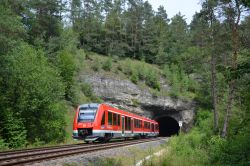 Dieseltriebwagen LINT 54 Deutsche Bahn DB Baureihe 622 im Pegnitztal bei Velden am Sonnenburg-Tunnel