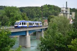Dieseltriebwagen LINT 41 BRB Bayerische Regiobahn auf der Brücke über den Lech in Schongau
