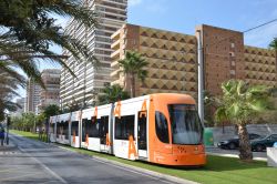 Stadtbahn Alicante Bombardier Flexity Outlook am Plaza La Coruna