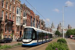 Straßenbahn CAF Urbos 100 der GVB Amsterdam mit Rijksmuseum