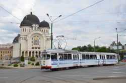 Tram Arad Rumänien Straßenbahn Düwag GT8 aus Essen mit Orthodoxer Kirche an der Station Podgoria