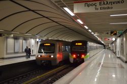 U-Bahn Athen Metro Züge von Hyundai Rotem in der Station Neos Kosmos