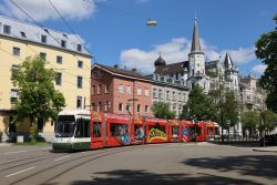 Straßenbahn Augsburg Cityflex Tram am Klinkertor mit Gollwitzhäusern