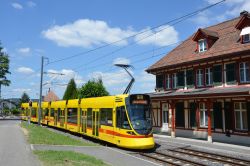 Straßenbahn Stadler Tango Tram Basel der BLT Baselland Transport in Leymen in Frankreich