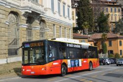 Stadtbus Bergamo auf dem Weg in die Citta Alta