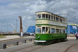 Straßenbahn Blackpool Tram Doppeldecker Blackpool Standard Car am Pleasure Beach