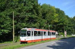 Straßenbahn Bochum Tram Duewag M6S der Bogestra auf der Überlandstrecke nach Witten an der Haltestelle Kaltehardt