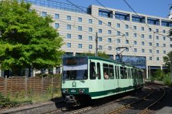 Stadtbahn Bonn U-Bahn SWB B-Wagen am Maritim-Hotel vor der Olof-Palme-Allee
