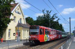 Stadtbahn Bonn U-Bahn SWB B-Wagen als Linie 66 in Vilich-Müldorf mit Bahnhofsgebäude