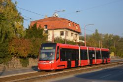Straßenbahn Bratislava Tram Skoda ForCity Plus 30T auf der Linie 5 nach Dubravka
