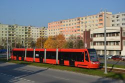 Straßenbahn Bratislava Tram Skoda ForCity Plus 30T mit Plattenbauten