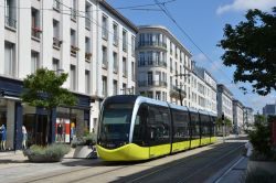 Straßenbahn Alstom Citadis 302 Tram Brest Frankreich in der Fußgängerzone in der Innenstadt nahe der Haltestelle Château