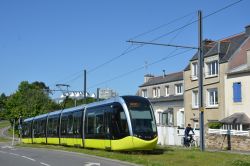 Straßenbahn Alstom Citadis 302 Tram Brest Frankreich vor der Haltestelle Dupuy de Lôme