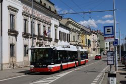 Obus Brünn Brno Trolleybus Skoda 31Tr vor Altstadthäusern nahe der Messe / Haltestelle Vystaviste