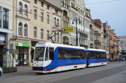 Straßenbahn Bromberg Bydgoszcz Tram Konstal 805Na modernisiert in der Innnenstadt beim Plac Wolnoski
