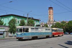 Straßenbahn Charkiw Tram Arbeitsfahrzeug Abschleppfahrt mit Kirche an der Haltestelle vul. Konyeva / вул. Конєва