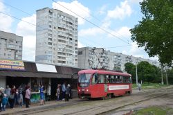 Straßenbahn Charkiw Tram CKD Tatra T3SU modernisiert vor Plattenbauten