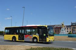 Stadtbus Charleroi Van Hool Bus der TEC am Marsupilami-Denkmal