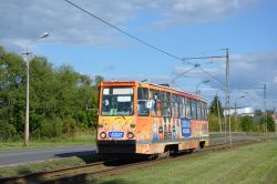 Straßenbahn UKWS УКВЗ 71-605А KTM-5 Tram Daugavpils Lettland mit Vollwerbung auf der eingleisigen Strecke nach Cietoksnis