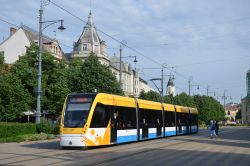 Straßenbahn Debrezin Debrecen Tram CAF Urbos 3 in der Altstadt nahe der Haltestelle Kossuth ter