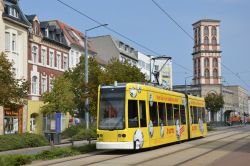 Straßenbahn Dessau Tram Bombardier Flexity Classic mit Werbung Lotto hinter der Station Museum mit Turm