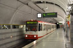Stadtbahn Dortmund U-Bahn B-Wagen als U46 Richtung Westfalenhallen an der Haltestelle Saarlandstraße