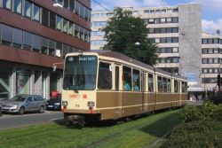 Stadtbahn Dortmund Straßenbahn Duewag N8C als Linie 404 auf Rasengleis noch oberirdisch an der Kampstraße