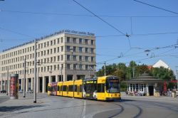 Straßenbahn Dresden Tram Bombardier Flexity Classic XXL am Postplatz mit Käseglocke