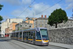 Straßenbahn Dublin Tram Luas Alstom Citadis am Museum of Ireland
