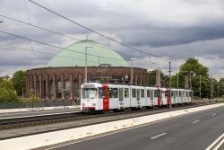 Stadtbahn Düsseldorf Rheinbahn Düwag GT8SU auf der Linie U75 an der Tonhalle