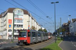 Stadtbahn Düsseldorf Rheinbahn Düwag B-Wagen B80 in silber als Linie U74 in Holthausen