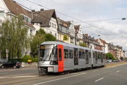 Stadtbahn Düsseldorf Rheinbahn Bombardier HF6 als Solowagen auf der U75 nach Neuss an der Drususstraße