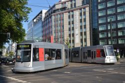 Stadtbahn Düsseldorf Straßenbahn Rheinbahn NF8U und NF10 treffen sich am Graf-Adolf-Platz