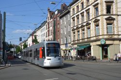 Stadtbahn Düsseldorf Straßenbahn Rheinbahn NF8U vor alten Stadthäusern an der Venloer Straße