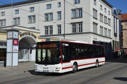 Stadtbus Erfurt MAN Lions City Bus am Hauptbahnhof mit Deutsche Bahn Schriftzug am Torbogen