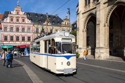 Straßenbahn Erfurt Tram Gothawagen in der Fußgängerzone in der Altstadt am Fischmarkt