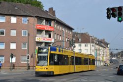 Straßenbahn Essen Tram EVAG Bombardier Flexity Classic nahe der Station Kronenberg
