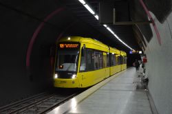 Straßenbahn Essen Tram Ruhrbahn Bombardier Flexity Classic NF2 in der Tunnelstation Rheinischer Platz