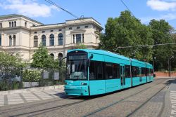 Straßenbahn Frankfurt am Main Tram Bombardier Flexity Classic S-Wagen am Zoo