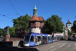 Straßenbahn Freiburg im Breisgau Tram CAF Urbos 3 an der Schwabentorbrücke mit alten Türmen
