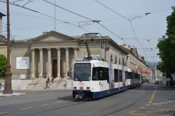Straßenbahn Genf Geneve Tram Duewag Vevey Be 4/6 mit Kunstmuseum Musee Rath zwischen Bel-Air und Place de Neuve