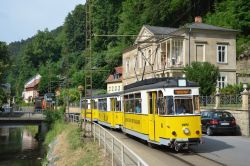 Straßenbahn Bad Schandau Kirnitzschtalbahn Tram Gothawagen in Bad Schandau zwischen Botanischer Garten udn Kurpark