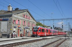 Allegra Triebzug der Rhätischen Bahn RhB im Bahnhof Ospizio Bernina